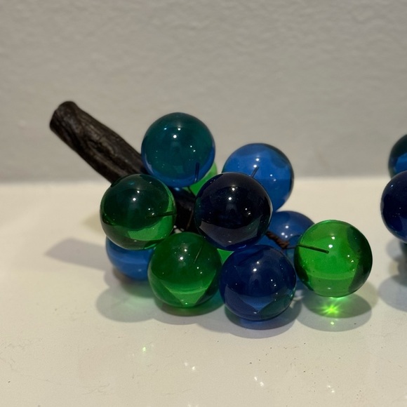 Vintage Pair of MCM Green & Blue Lucite Grape Clusters - Picture 3 of 6